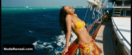 BARBARA MORI nude in Kites