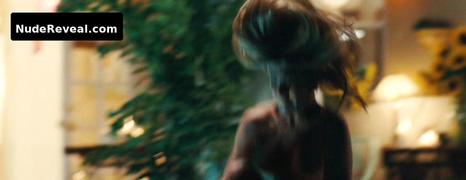JENNIFER ANISTON nude in Marley & Me