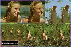 LUDIVINE SAGNIER nude in La banquise