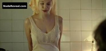 ANNA CHIPOVSKAYA nude in Ukhodyashchaya Natura