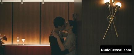 BRITNE OLDFORD nude in Dead Ringers
