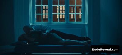 MARIE BACH HANSEN nude in En Flirt