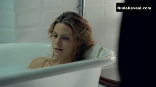 AMAIA SALAMANCA nude in Gran Hotel