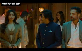 SOUNDARYA SHARMA nude in Housefull 4