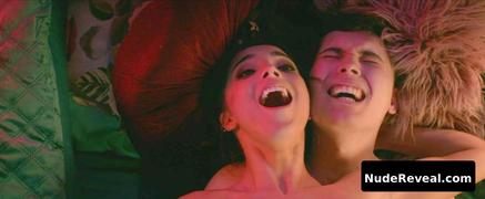 JESSICA REYNOLDS nude in Kneecap