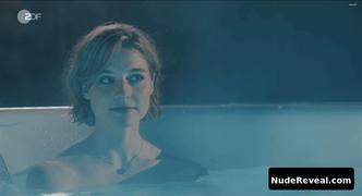 SVENJA JUNG nude in Der Pfau