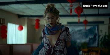 LOLA KIRKE nude in Lost Girls