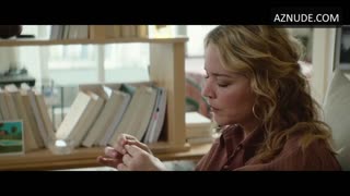 VIRGINIE EFIRA nude in Les enfants des autres