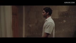 HANDE YILMAZ nude in Love Tactics