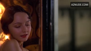 MARIA DE MEDEIROS nude in Henry & June