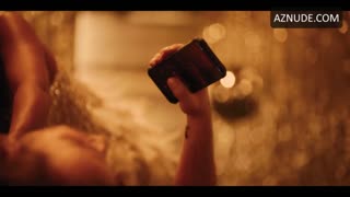 CAROLINA LOUREIRO nude in O Clube