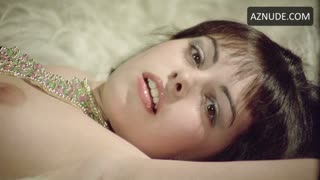 LINA ROMAY nude in Downtown - Die nackten Puppen der Unterwelt