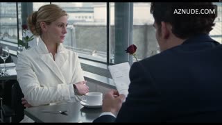 JULIA ROBERTS nude in Closer