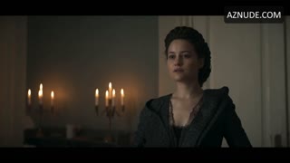 DOMINIQUE DEVENPORT nude in Sisi