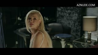 PAULINA GALAZKA nude in Girls to Buy