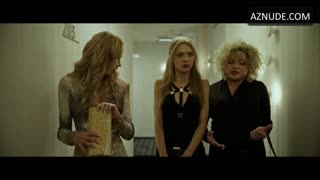 PAULINA GALAZKA nude in Girls to Buy