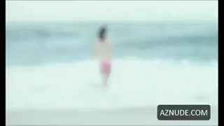 ROXANE MESQUIDA nude in Les vagues