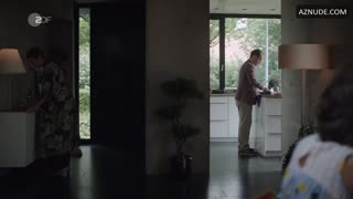 PERI BAUMEISTER nude in Neuland