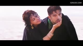 TAAPSEE PANNU nude in Dil Juunglee