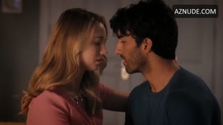 YAEL GROBGLAS nude in Jane the Virgin