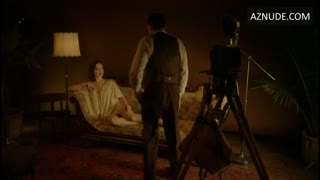 HOLLIDAY GRAINGER nude in Bonnie & Clyde