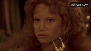 JENNIFER JASON LEIGH nude in Flesh + Blood