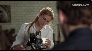 JULIA ROBERTS nude in Closer