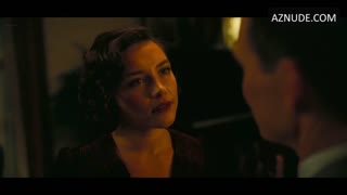 FLORENCE PUGH nude in Oppenheimer