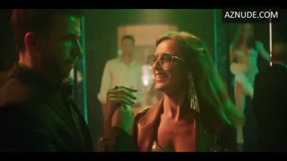 LUANA PIOVANI nude in O Clube