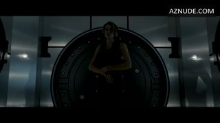 SHAILENE WOODLEY nude in Allegiant