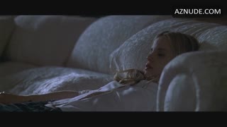 MENA SUVARI nude in American Beauty