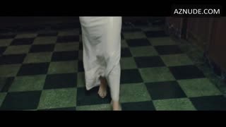 JENNIFER LAWRENCE nude in American Hustle