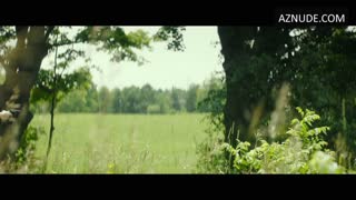 LOLA KIRKE nude in American Woman
