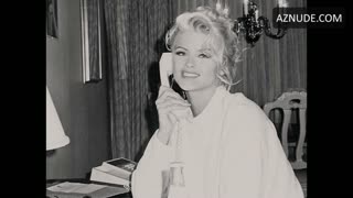 ANNA NICOLE SMITH nude in Anna Nicole Smith: You Don