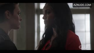 WALLIS DAY nude in Batwoman