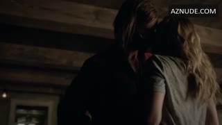 LAURA VANDERVOORT nude in Bitten