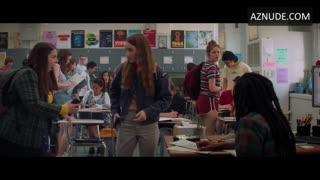MOLLY GORDON nude in Booksmart