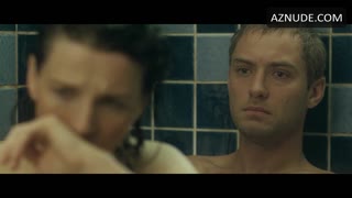 JULIETTE BINOCHE nude in Breaking and Entering
