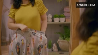 ILANA GLAZER nude in Broad City