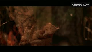 MONICA BELLUCCI nude in The Brotherhood of the Wolf