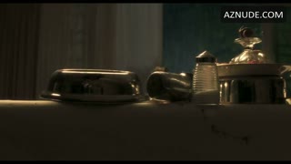 ELLEN POMPEO nude in Catch Me If You Can