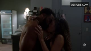 AMANDA PAYTON nude in Chicago P.D.