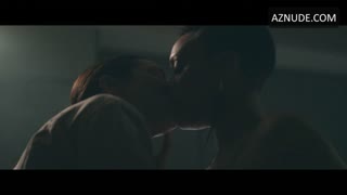 BRITNE OLDFORD nude in Dead Ringers