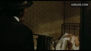 FAYE DUNAWAY nude in Doc
