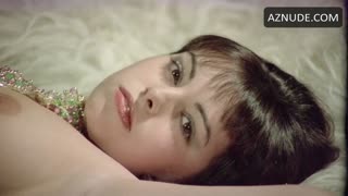 LINA ROMAY nude in Downtown - Die nackten Puppen der Unterwelt
