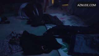 ELA VELDEN nude in El Juego de las Llaves