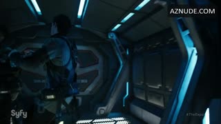 DOMINIQUE TIPPER nude in The Expanse