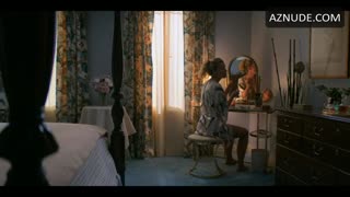BETTY GILPIN nude in GLOW
