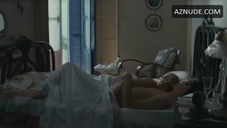 MENA SUVARI nude in The Garden of Eden