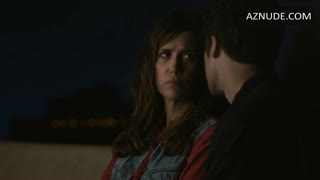 KRISTEN WIIG nude in Girl Most Likely